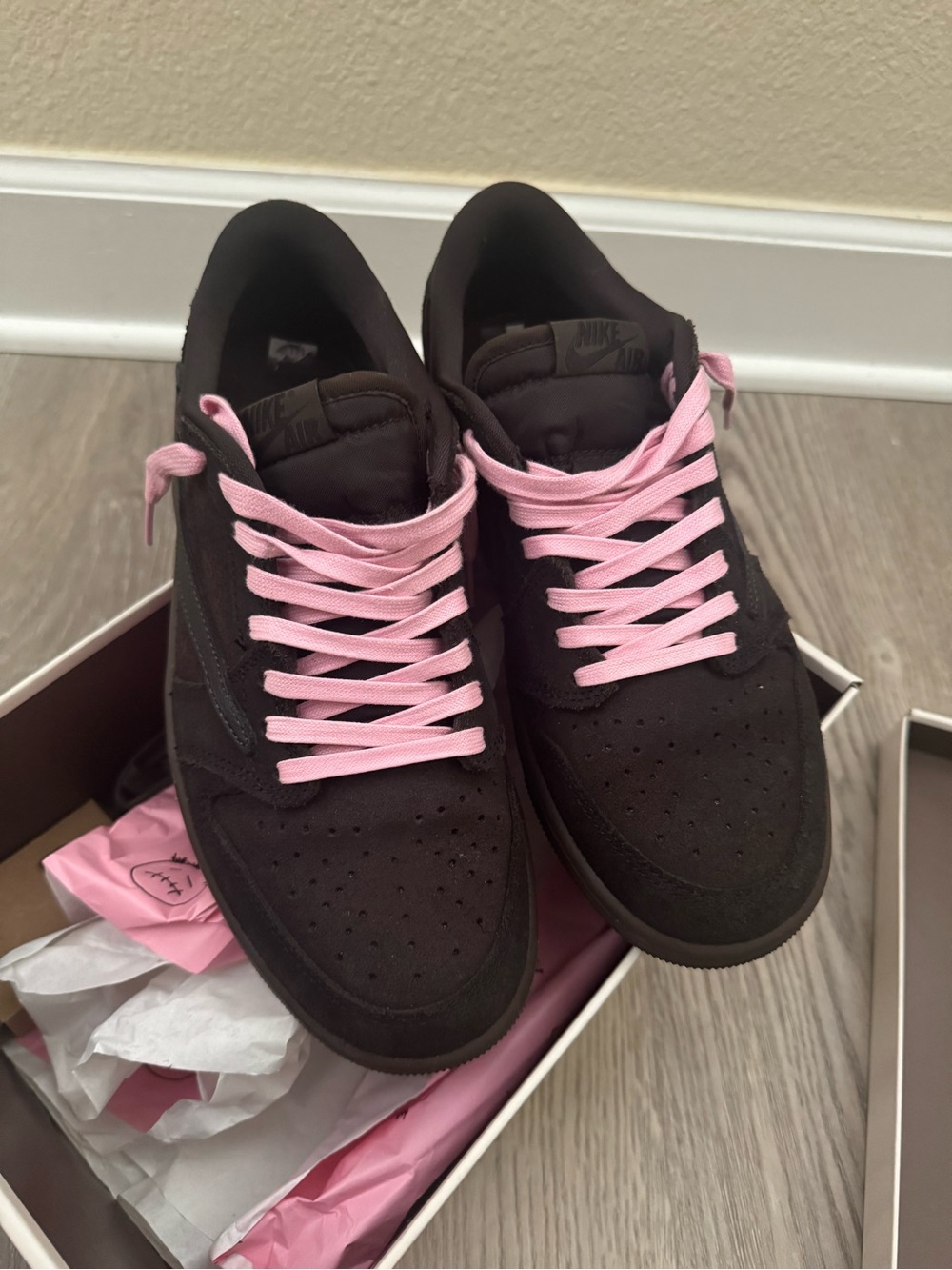 Travis Scott Jordan 1 Low Velvet Brown
